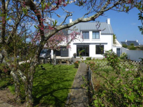 Modern Villa in Concarneau with Sea nearby